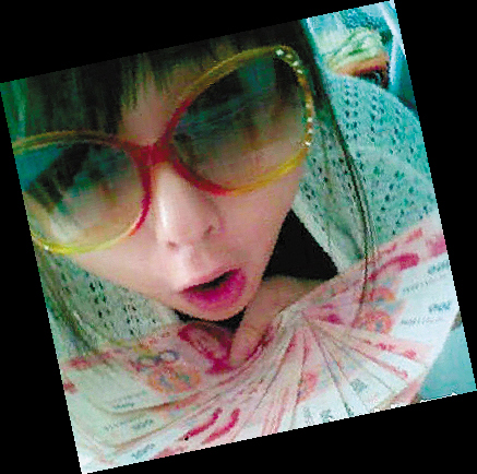 90后炫富女瞧不起挤公交车的人