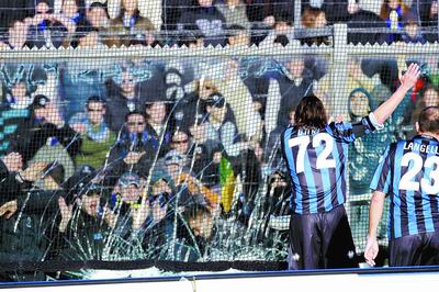 意甲又见骚乱 一名球迷被射杀两场比赛被腰斩