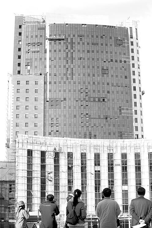 保定电谷广场玻璃幕墙发电