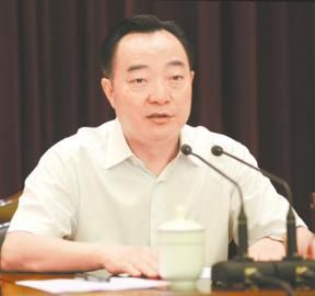 自贡市委书记雷洪金:抓住牛鼻子找准着力点 