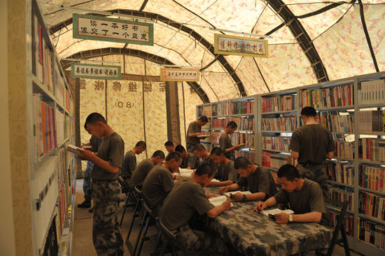 65553部队在开展系列主题团日活动中,引导官兵把理想转化为立足岗位