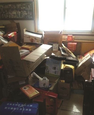 老人百万买保健品后不吃饭了