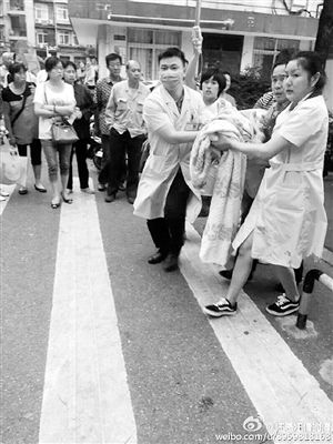 武汉一幼儿园 发生砍人事件3名儿童被砍伤