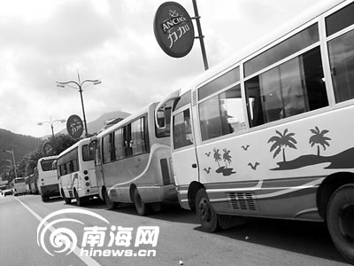 海南千人参加奢华葬礼续：死者儿子为官员(图)