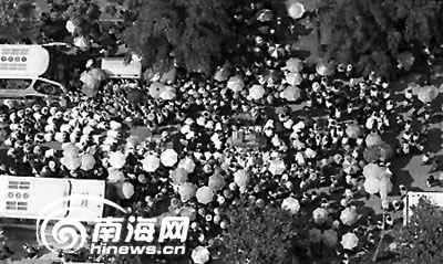 海南千人参加奢华葬礼续：死者儿子为官员(图)