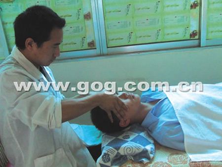 中医大学生毕业生求职屡受挫甘当洗脚工(图)_