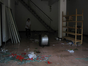 饭店倒闭抵债物夜间被搬(图)