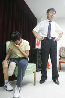 受伤被拒登机耽搁治疗时间 截肢少女陷困境求助妇联