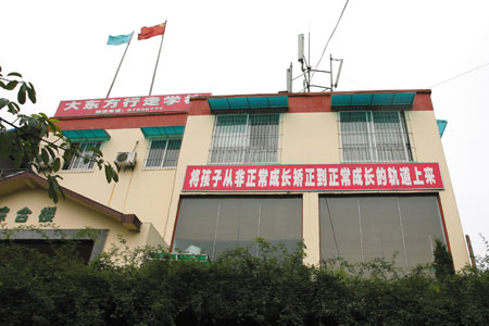 少年不堪学校教官虐打跳楼自杀事件调查