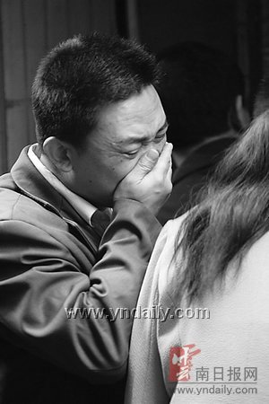 年轻母亲凌晨莫名上吊成谜团