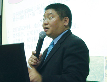安利（中国）人力资源总监与大连理工大学学生畅谈职业规划，讲解求职诀窍（图）