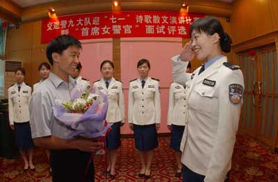 该大队女警韩岚在综合评定中成为首位