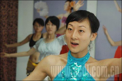 成都女孩开班教授肚皮舞年收入20万(图)