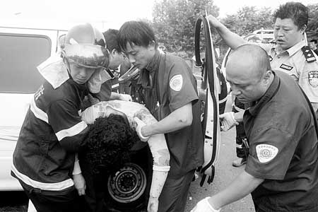 半小时生死营救女司机(图)