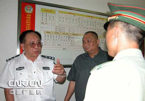 海南:公安厅领导带队送法律到渔村[图文]