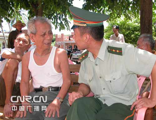 海南:公安厅领导带队送法律到渔村[图文]