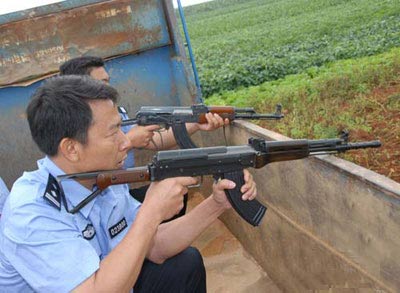 云南曲靖水牛行凶顶死主人被击毙(图)_新闻中心_新浪网