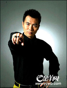 黄健翔博客 教导 易建联 遭网友讥讽(图)