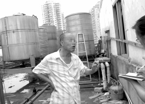 酒店楼顶搭建钢架设备 住户墙体开裂房间漏水