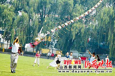 龙形风筝赠奥运(图)