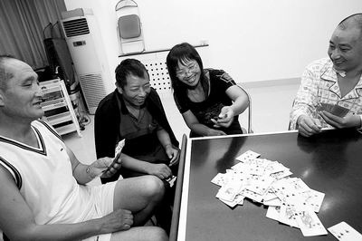 两尿毒症患者家庭签约互相捐肾给对方(图)
