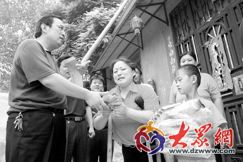 青岛残疾女孩情牵阳谷患病儿童