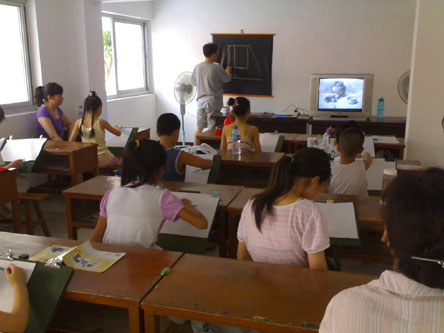 今天 陈老师的免费绘画班剩最后一堂课了 一个