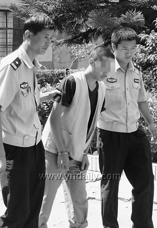 6·03肇事逃逸司机看守所悔恨落泪