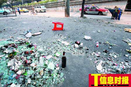 两家夜宵店因车位起争执 近百人互掷啤酒瓶斗殴