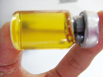 几名男女自制春药公园路口当街兜售(图)