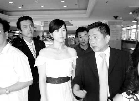 不满自己脸型太宽 纪敏佳要耗资百万变脸?