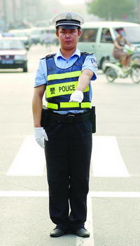 三种交通指挥手势十一正式启用