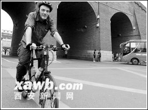 英国男子骑车到西安(图)