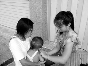 鞋业工业园区管委会为外来工子女接种疫苗