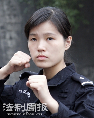 女特警:冲在前沿的"霹雳凤凰"