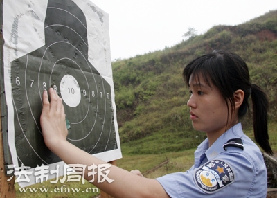 <em>女特警</em>:冲在前沿的<em>霹雳</em>凤凰_新闻中心_新浪