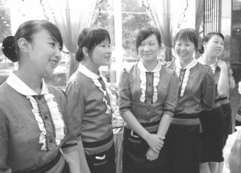 30名大学生来温当酒店服务员 高学历化是趋势