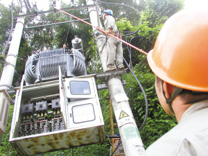 小偷盗走变压器零线+50住户家用电器深夜烧毁