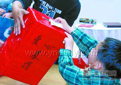 盘龙爱心工程助贫困生完成学业 全区学校都有