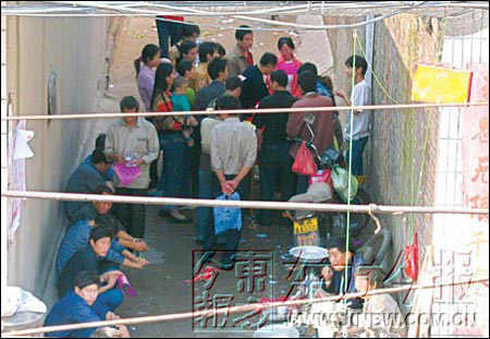 村民以猜谜语设赌局 半年获利40万(图)