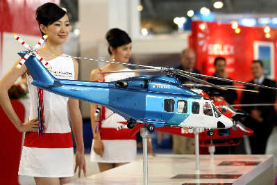 北京航展开幕+美女模特助阵(图)