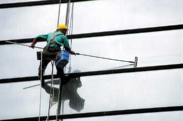 子说自己找了份擦玻璃的