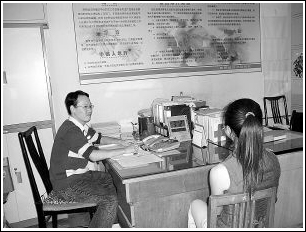 妇联信访室有位男接待(图)