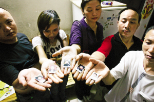 5名小学生背20斤硬币离家出走(图)