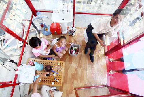 自称房奴男子 建5平方米房子入住(图)