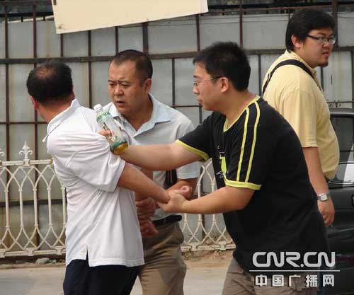 北京铁路警察向网络倒票说不!