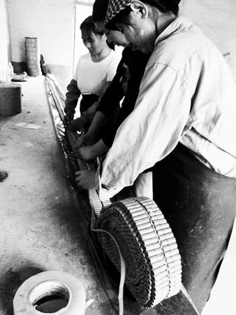 湖南造出世界最长鞭炮 全长20.08公里(图)