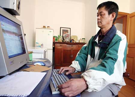 手语解说语音上网残疾人关注十七大(图)