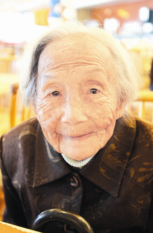 103岁老阿婆,还<em>长黑头发</em>(3)_新闻中心_新浪网