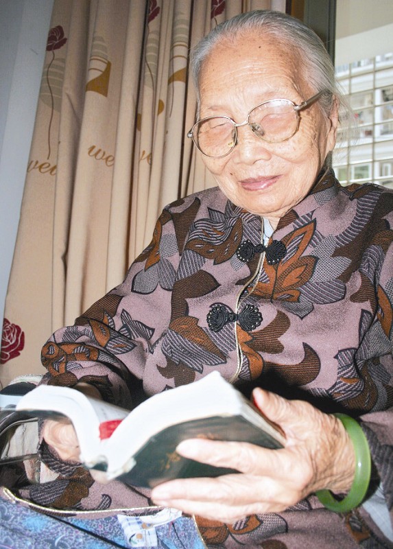 103岁老阿婆,还<em>长黑头发</em>(5)_新闻中心_新浪网